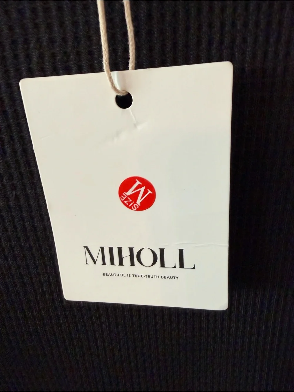 MIHOLL sleek black